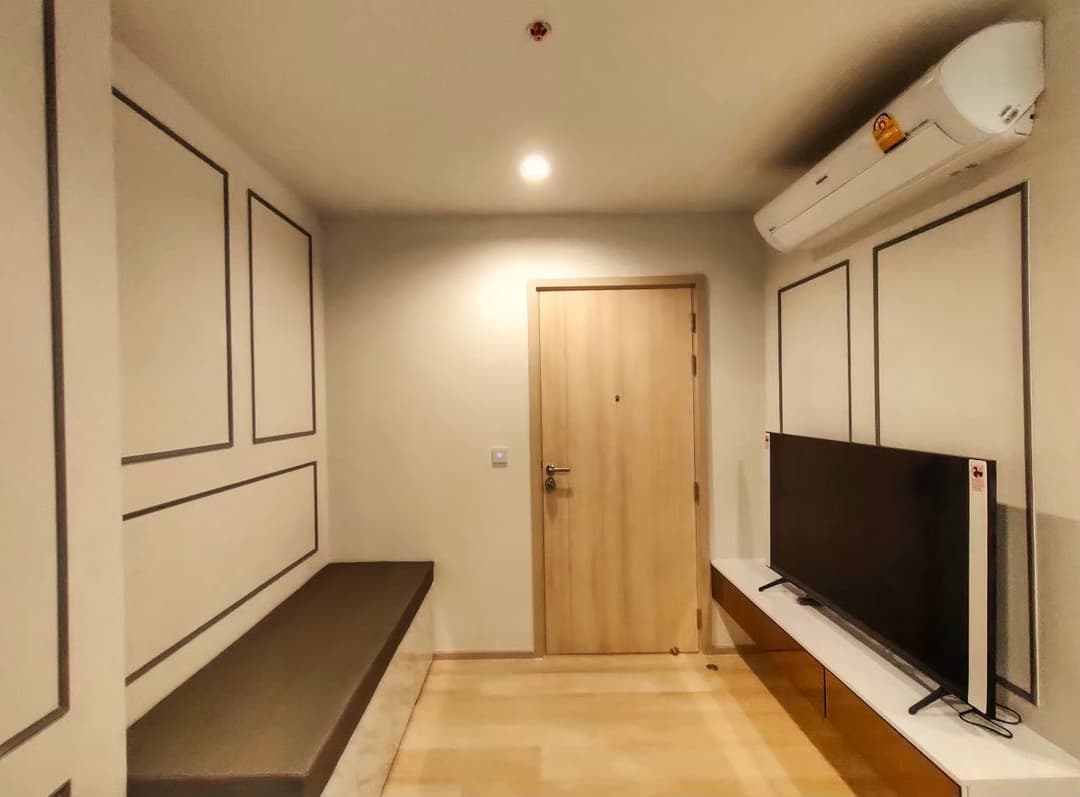 Panelled walls and full built-ins — 1BR at Life One Wireless photo 1