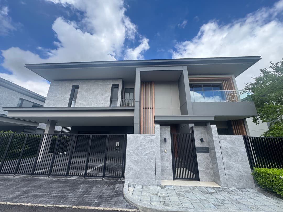 Lake Legend: brand-new 4-bed house, marble hall to garden photo 1