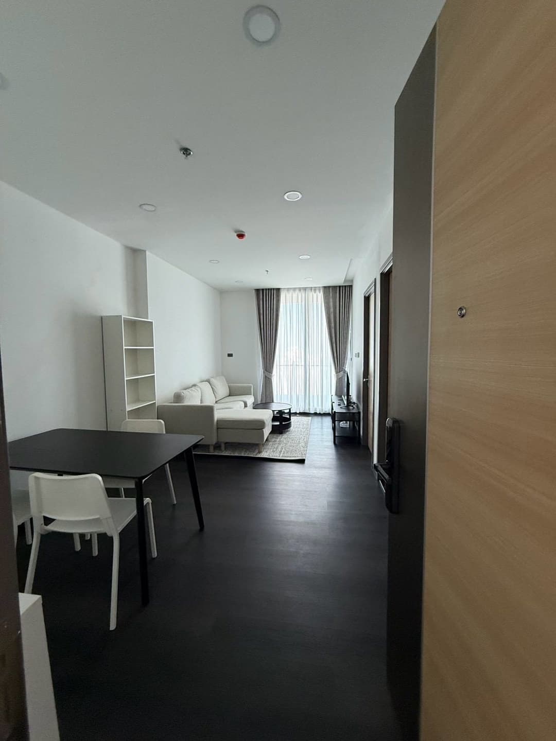 Open-plan 41 sqm 1BR on dark wood floors — Sapphire Rama 3 photo 1