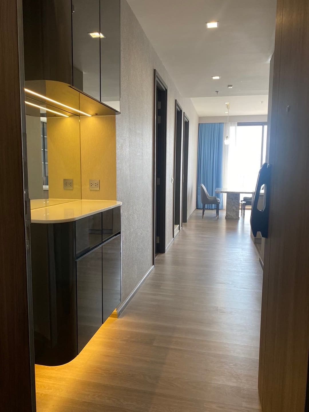 Marble-toned dual-aspect 3BR — Rhythm Charoenkrung Pavillion photo 1