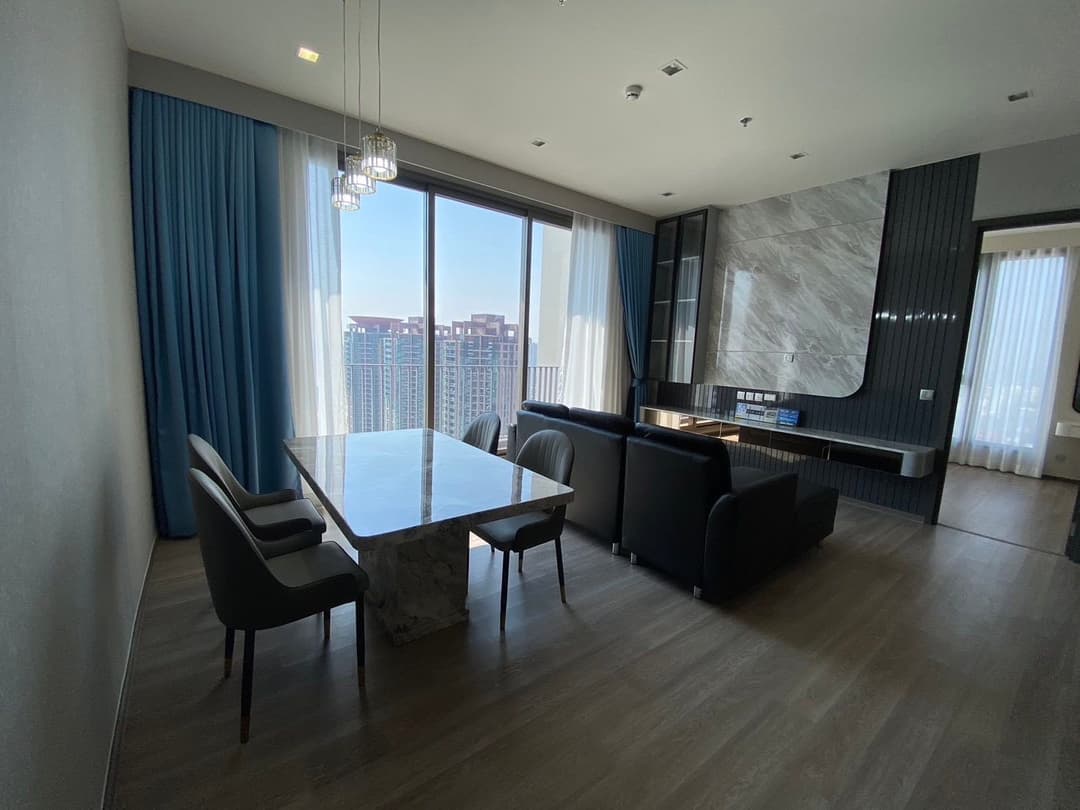 Marble-toned dual-aspect 3BR — Rhythm Charoenkrung Pavillion photo 1