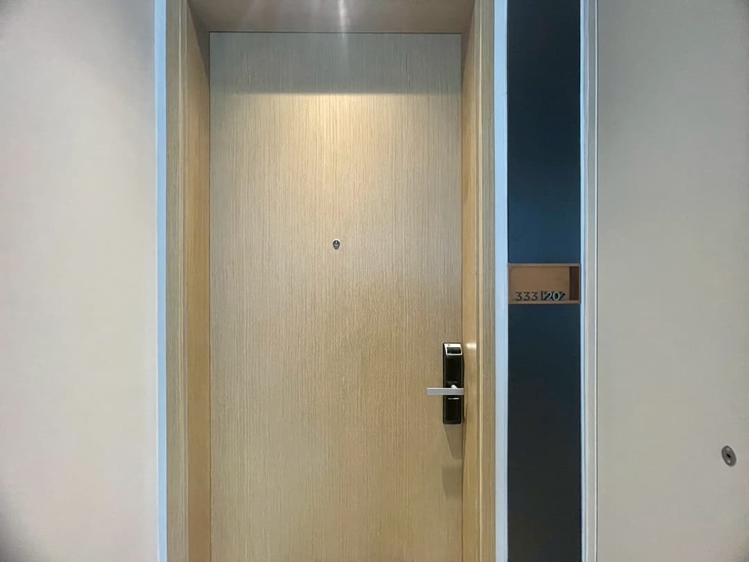 Marble-clad 1BR with high-floor city view — The Esse Asoke photo 1
