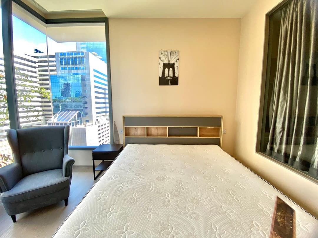 Oversized 55 sqm 1BR with corner windows — The Esse Asoke photo 1