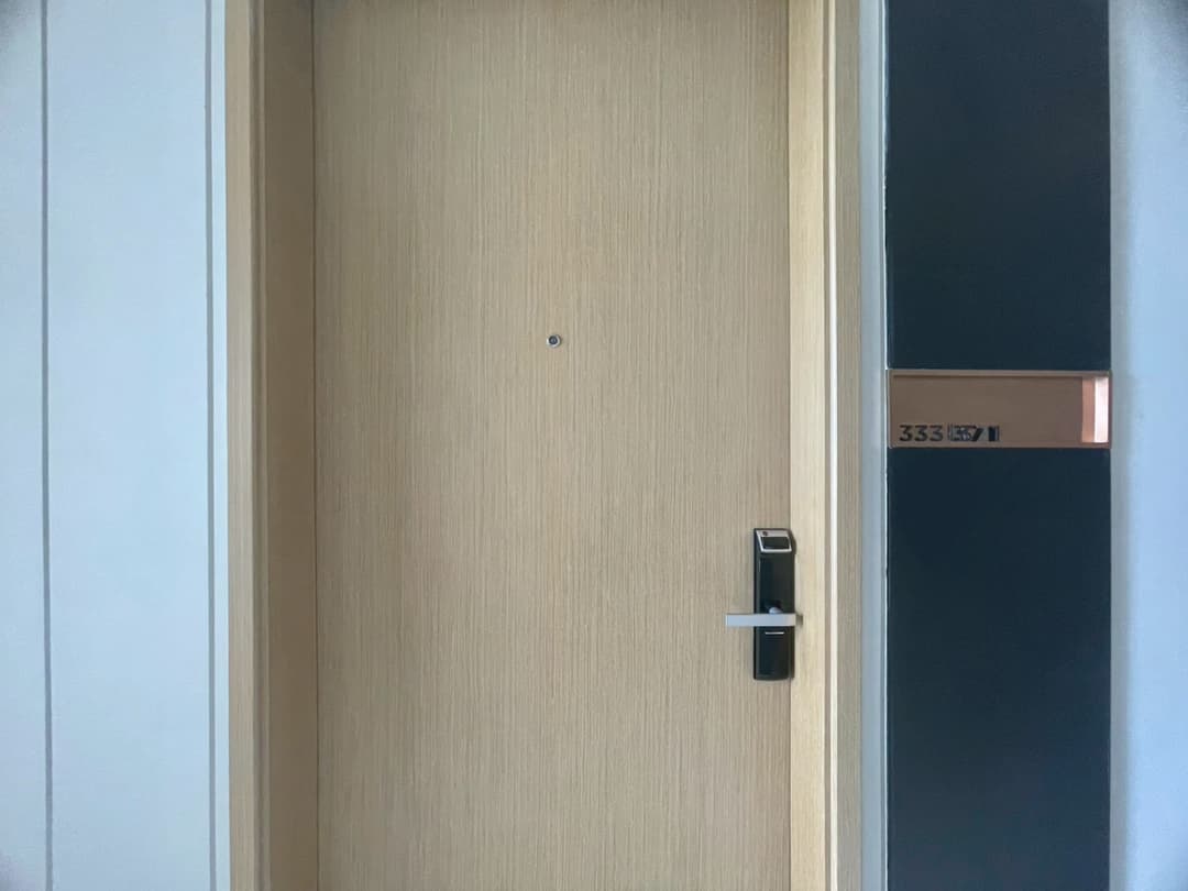 High-rise 1BR with panoramic city skyline — The Esse Asoke photo 1