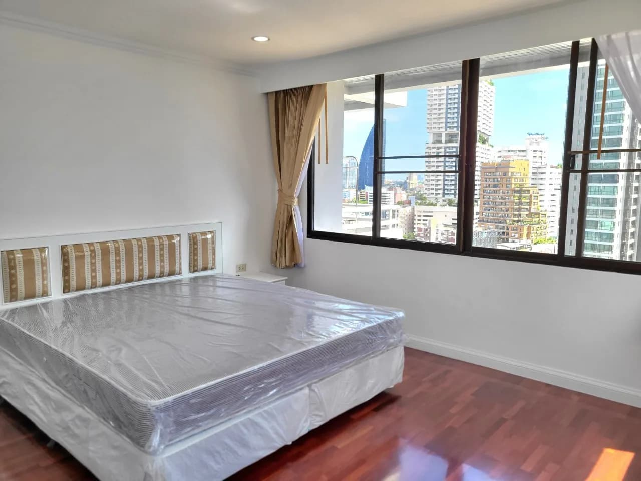 Acadamia Grand Tower