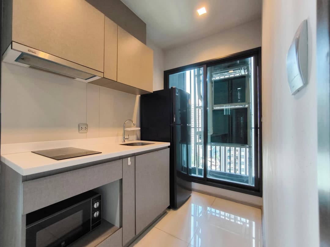 58 sqm 2BR, enclosed kitchen and balcony — Life Asoke Rama9 photo 1