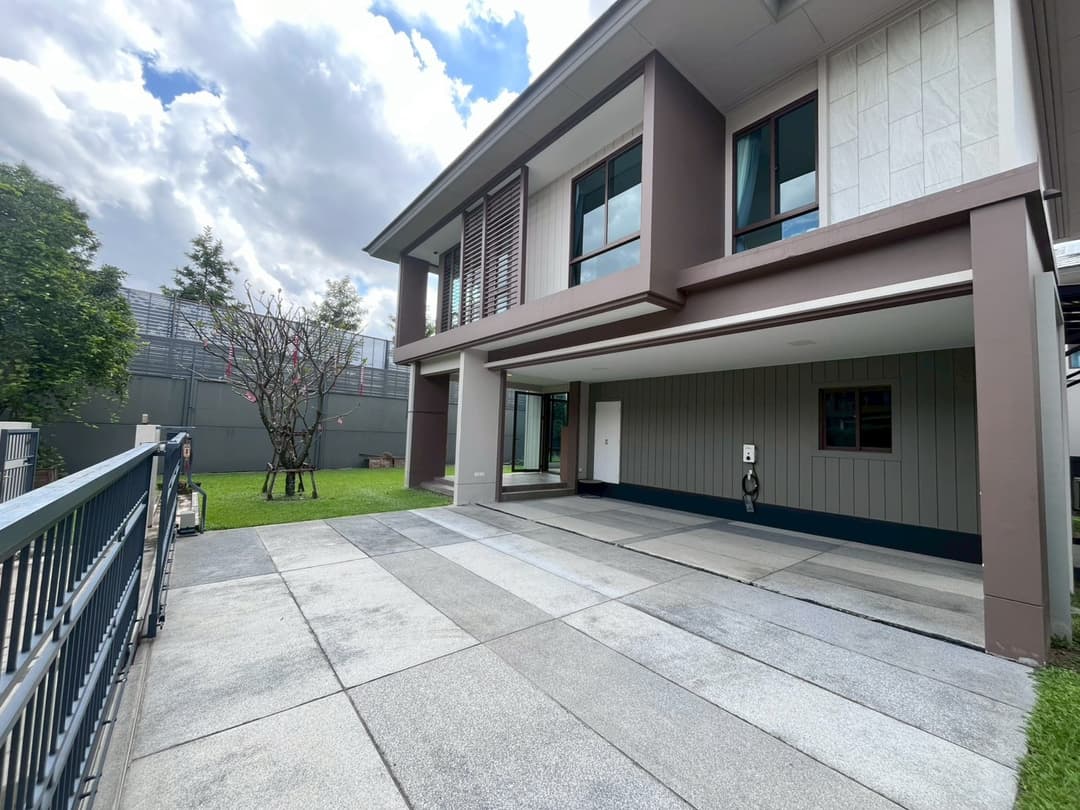 Burasiri Krungthep Kreetha | 4 Bedrooms for Rent or Sale photo 1