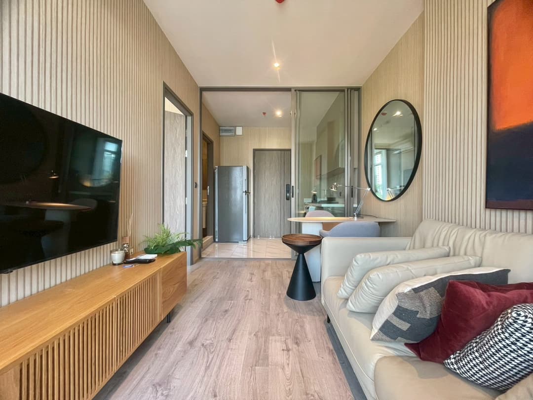 Designer 1BR with fluted-wood walls — Rhythm Ekkamai Estate photo 1