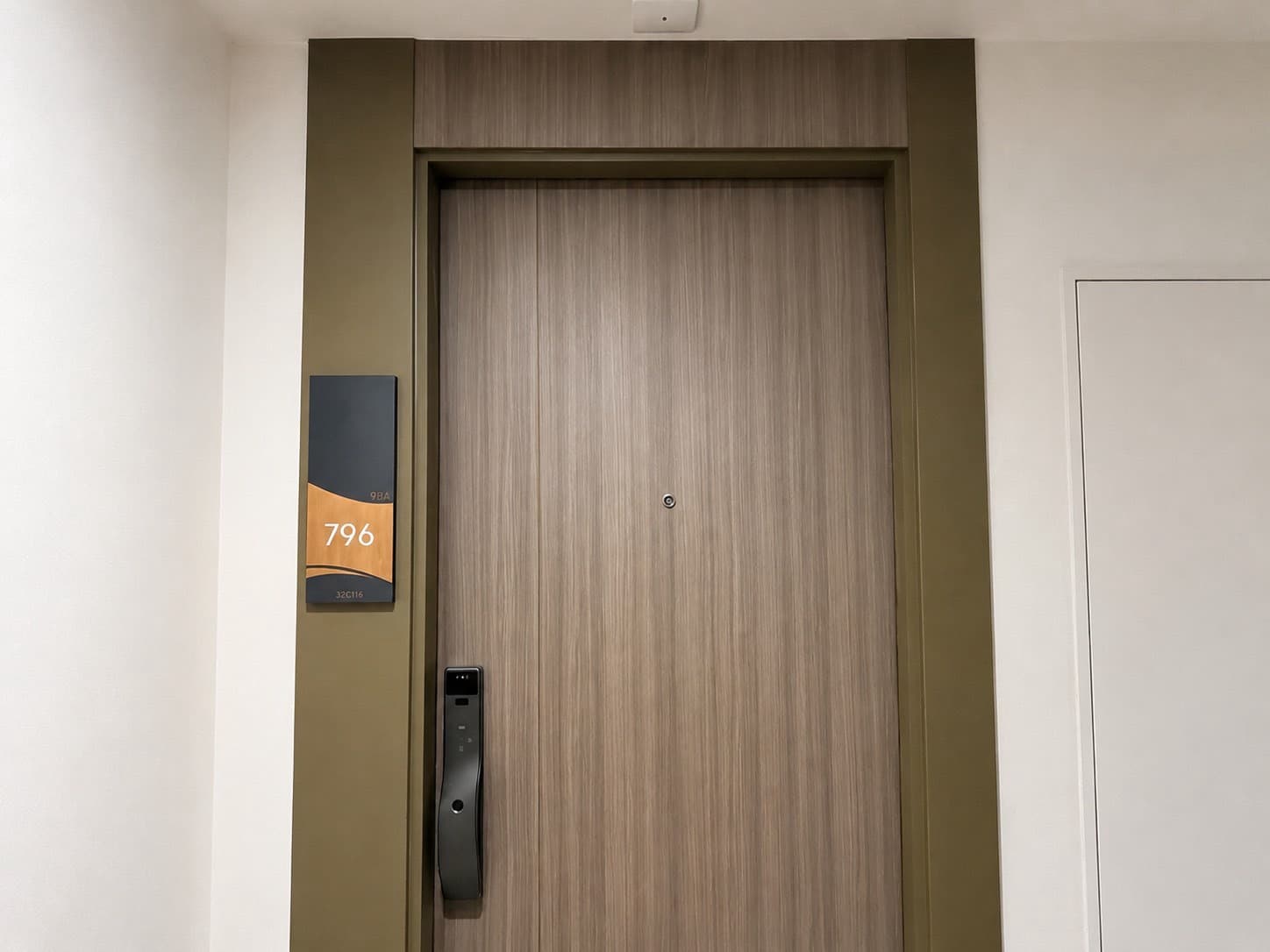 High-floor 1BR with open city views — Life Ladprao Valley