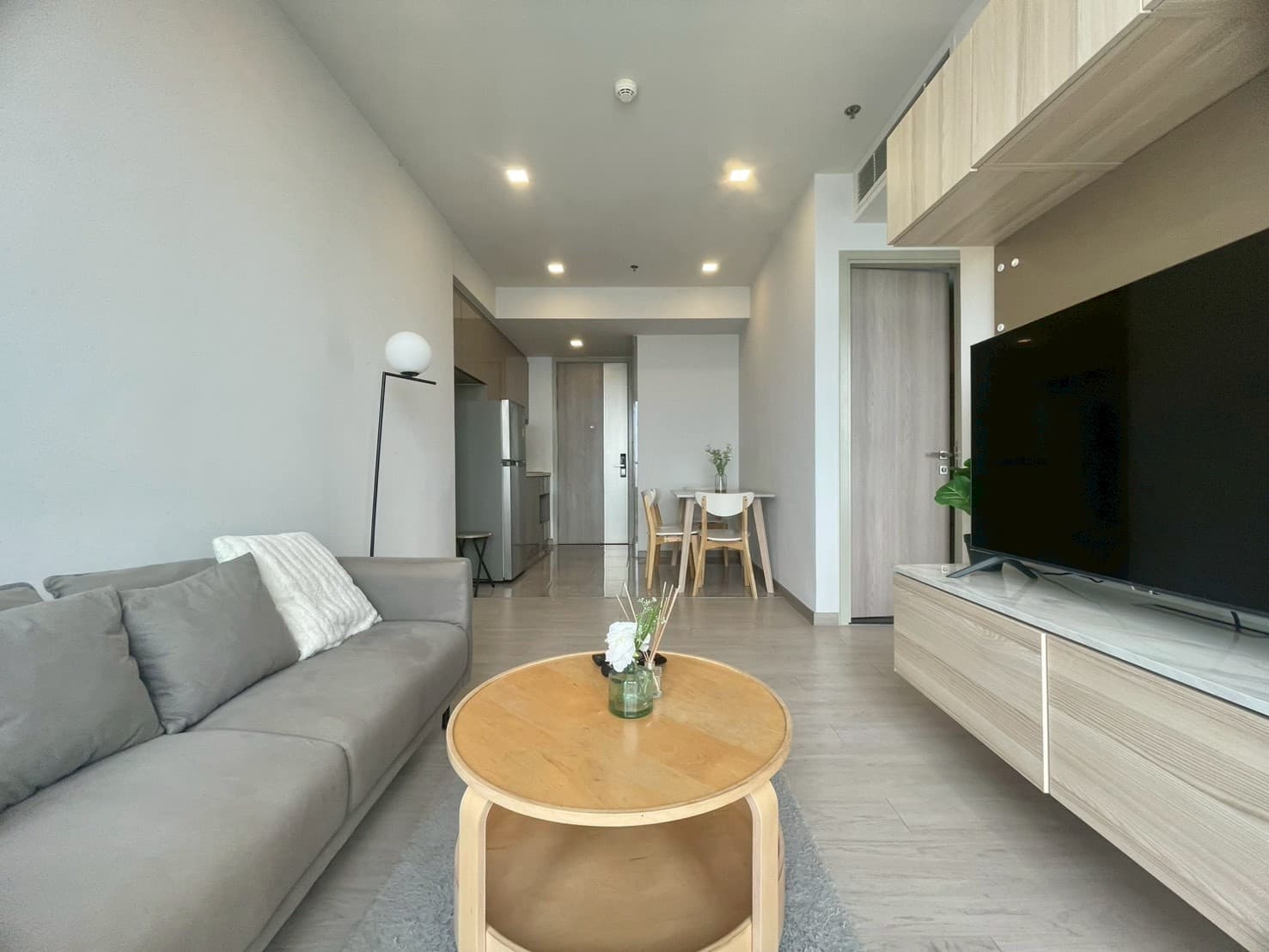 Japanese-minimal 2BR with separate kitchen — One 9 Five