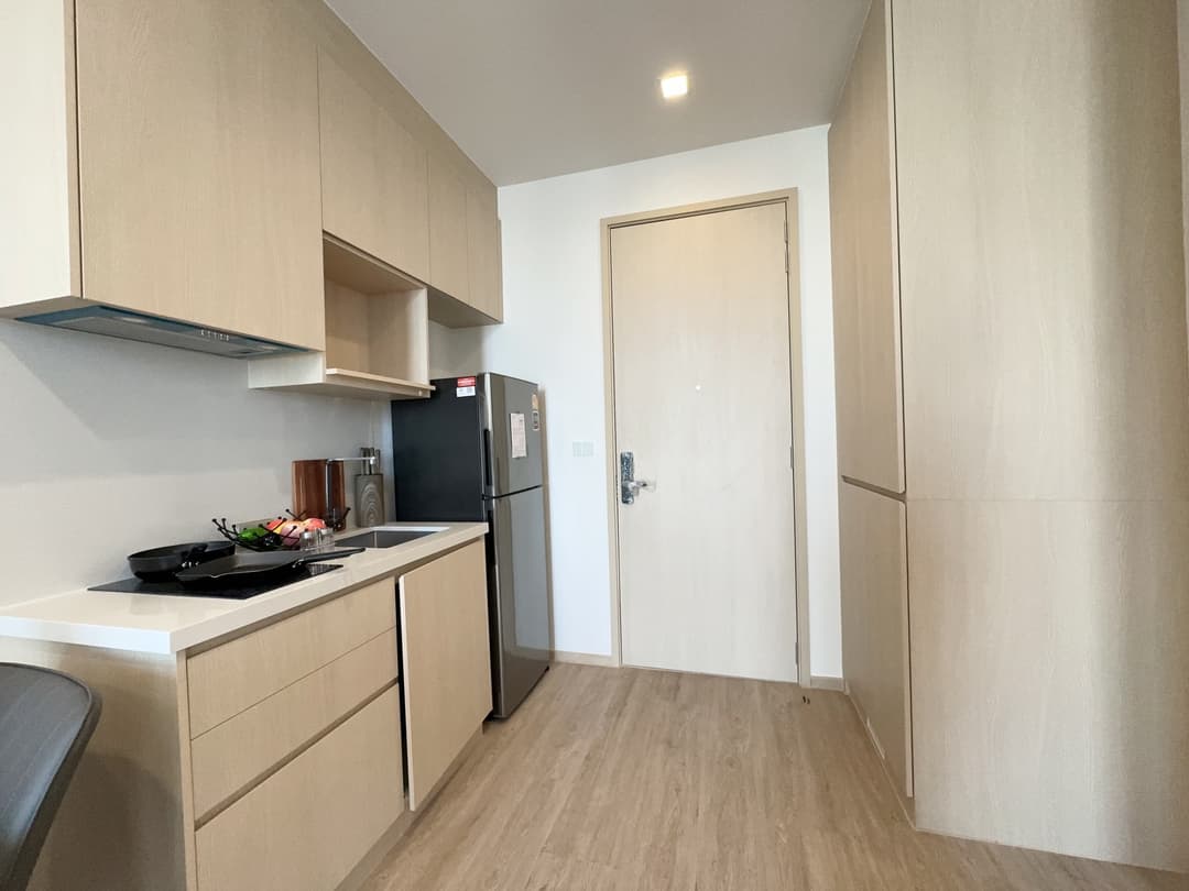 Noble State 39 1BR with fluted-wood bedroom and full kitchen photo 1