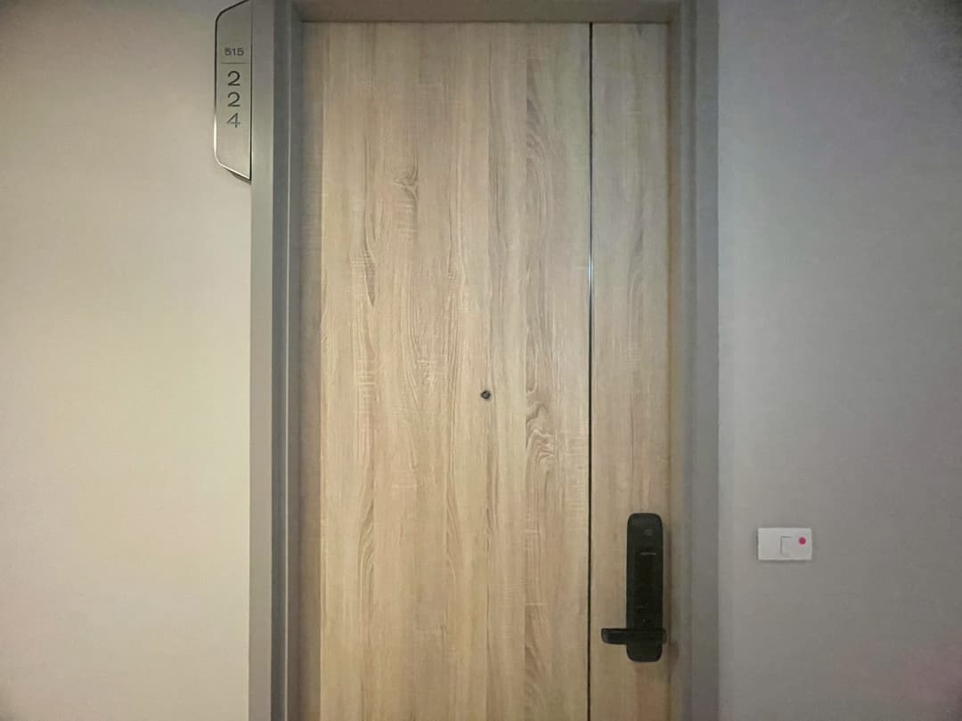 Spacious 42 sqm 1BR with balcony + work nook — XT Phayathai photo 1