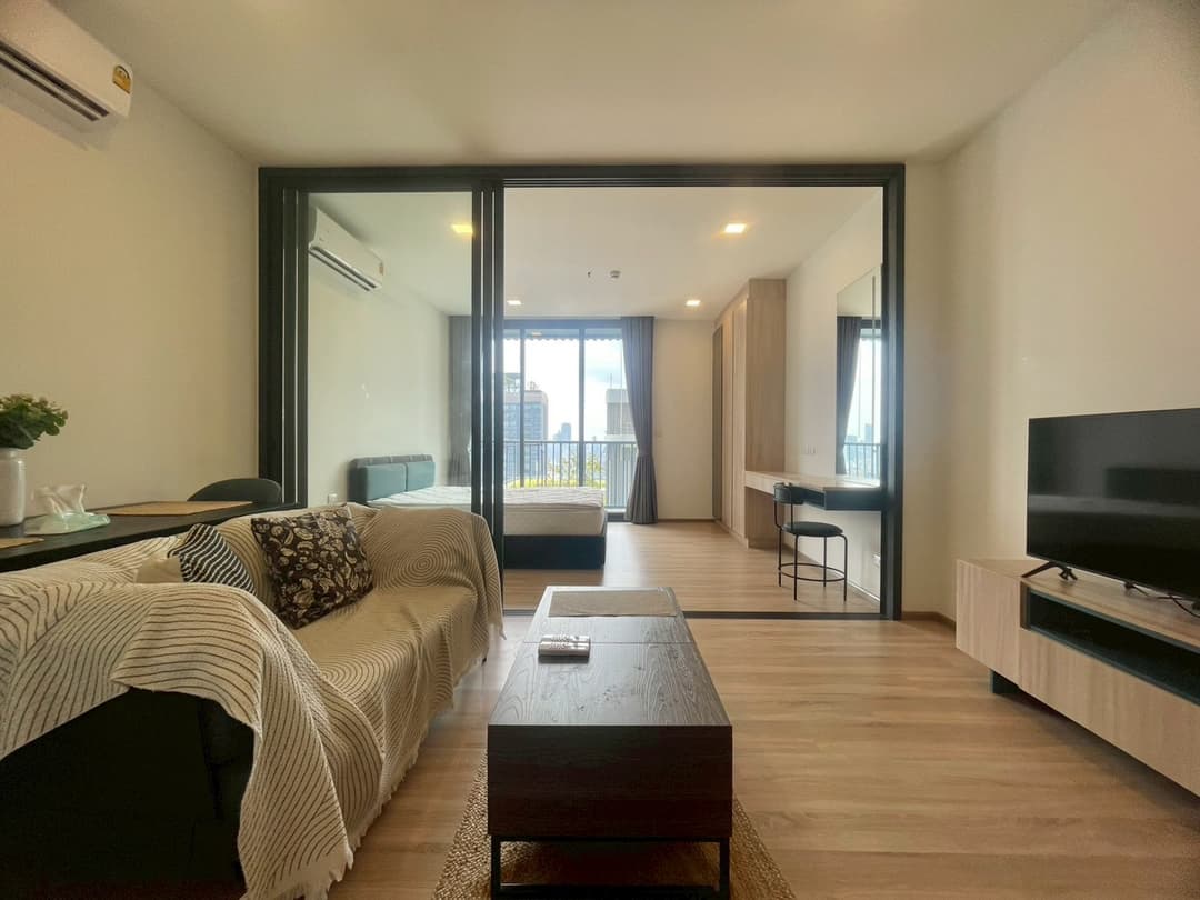 Spacious 42 sqm 1BR with balcony + work nook — XT Phayathai photo 1