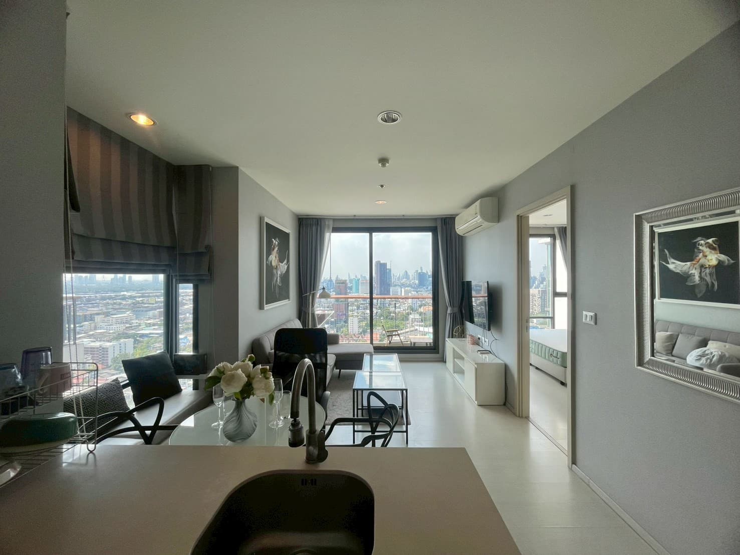 Big balcony lounge over the skyline — Rhythm Sukhumvit 42