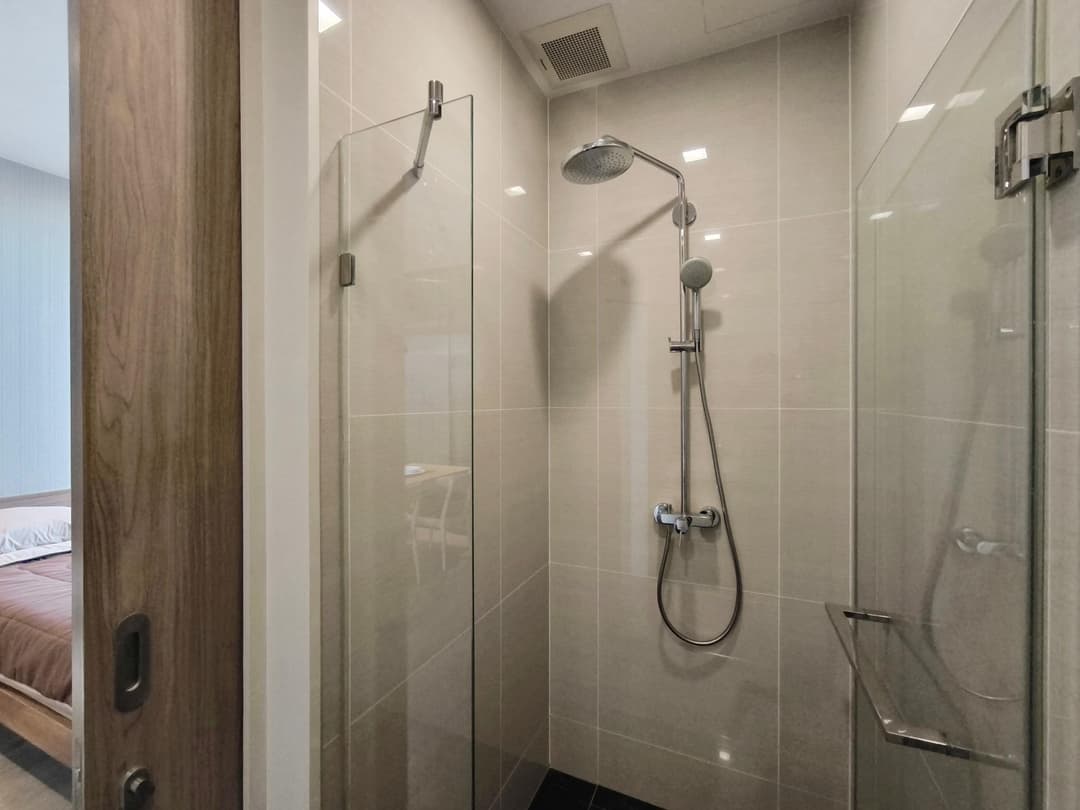 Banquette dining, rain shower 1BR — Park Origin Phrom Phong photo 1