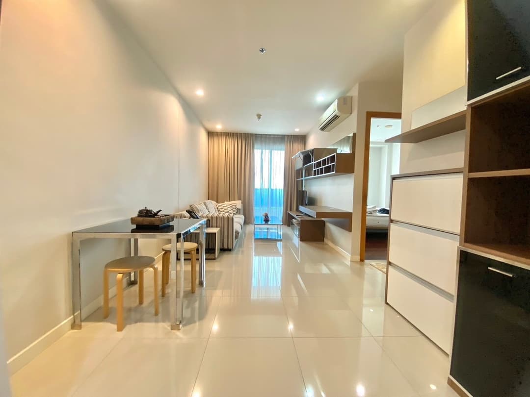 1BR Condo at Circle Condominium 1 photo 1