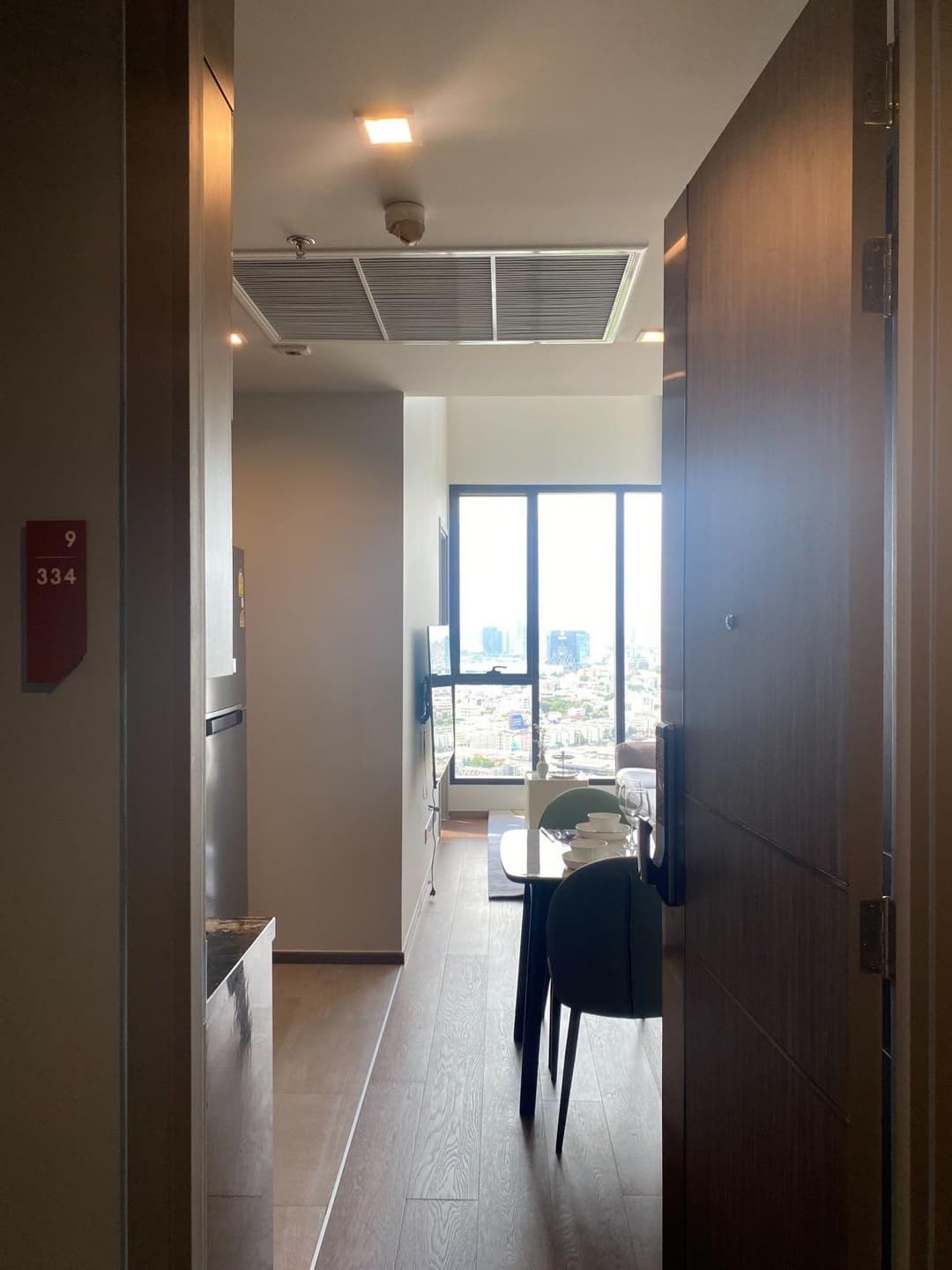 High-floor duplex, city-view dining — IDEO Q Victory photo 1