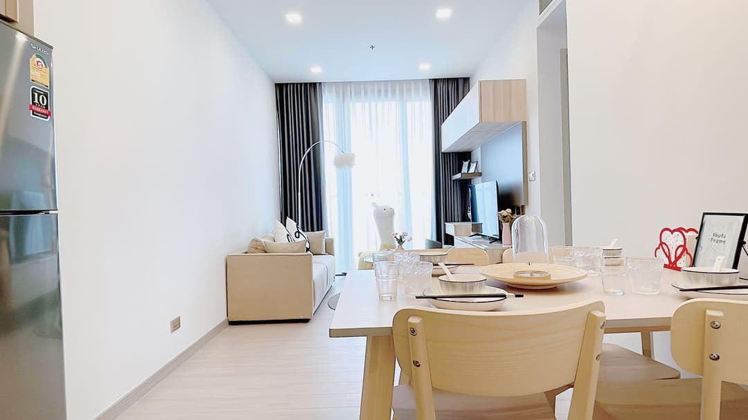 Light-wood 2BR with separate closed kitchen — One 9 Five photo 1