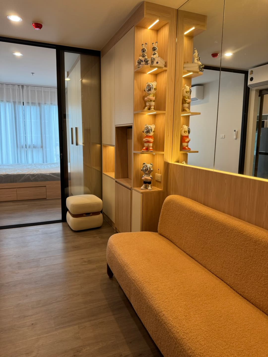 Regent Home Wutthakat studio, full built-ins and appliances photo 1