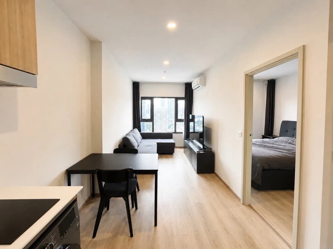 1BR Condo at Life Rama4 Asoke photo 1