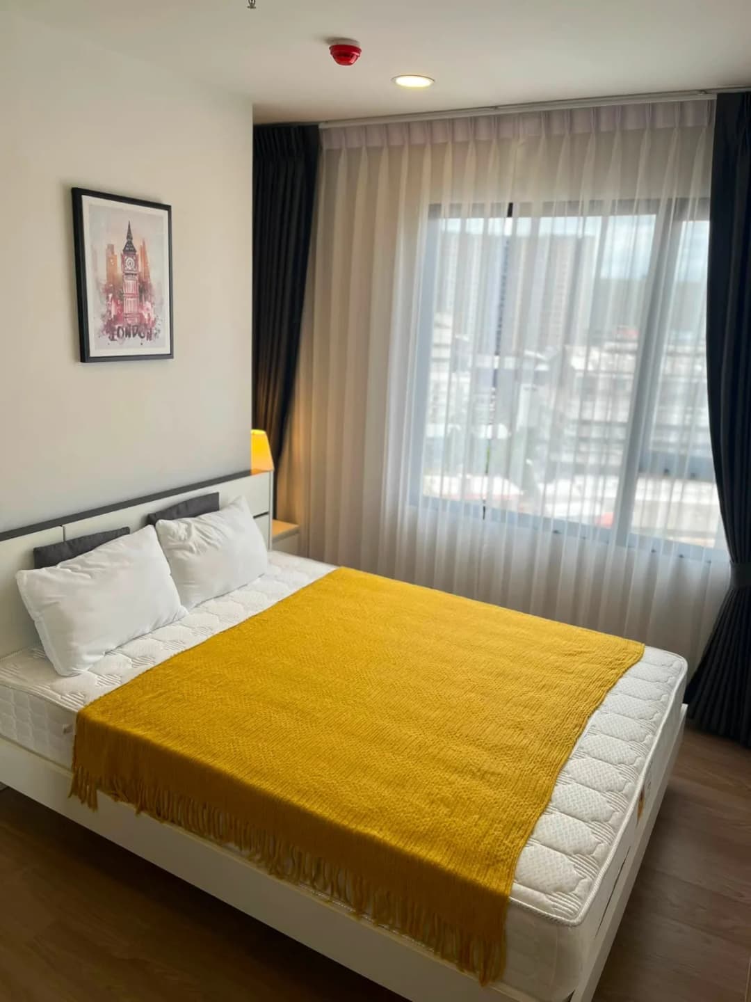 1BR Condo at Chewathai Pinklao photo 1