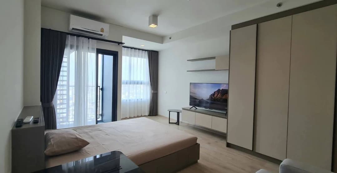 Ideo Sathon-Wongwian Yai | Studio for Rent or Sale photo 1