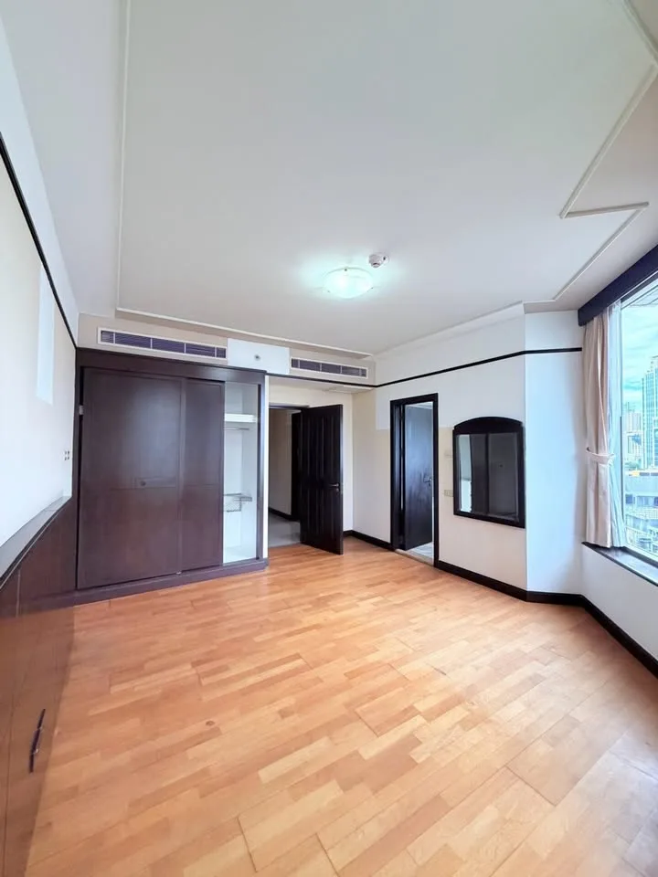All Seasons Mansion | 3 Bedrooms for Sale photo 1