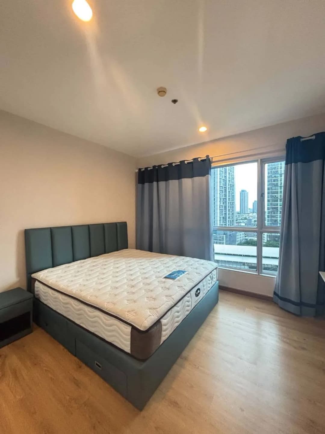 Hive Sathorn Condo | 1 Bedroom for Rent or Sale photo 1