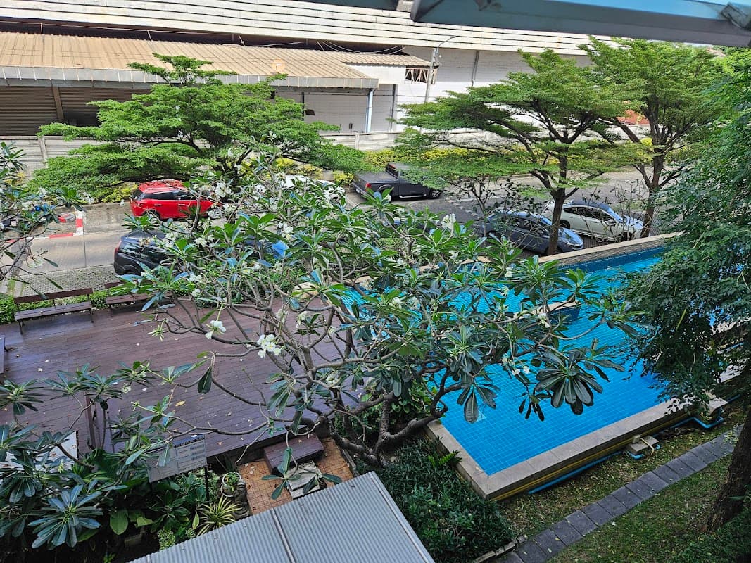 The Iris Rama 9 - Srinakarin